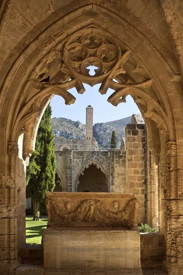 Comment les initiatives de villes jumelées peuvent-elles promouvoir la paix et l'entente interculturelle ?