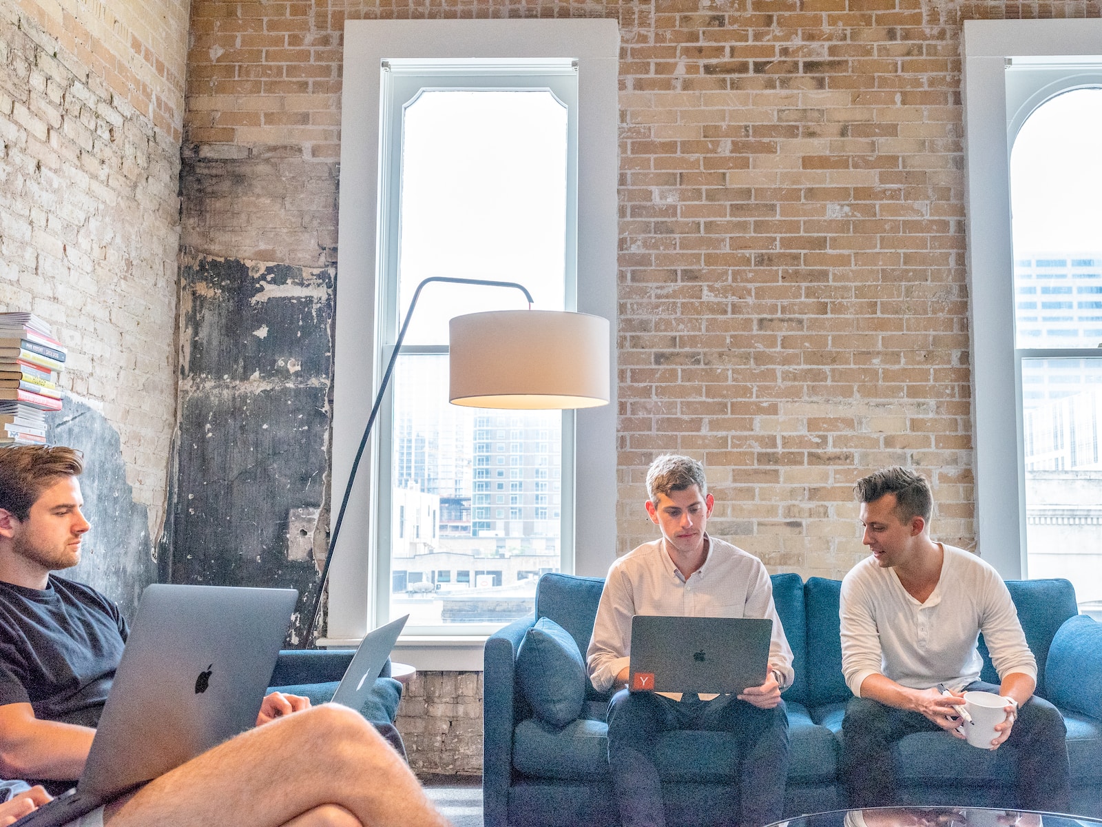 Formation professionnelle continue : Boostez votre carrière avec nos programmes adaptés et tendances three men using MacBooks