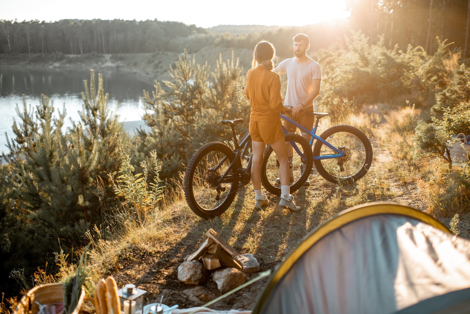 Quelles sont les options de mobilité pour explorer les alentours des campings Tikayan ?