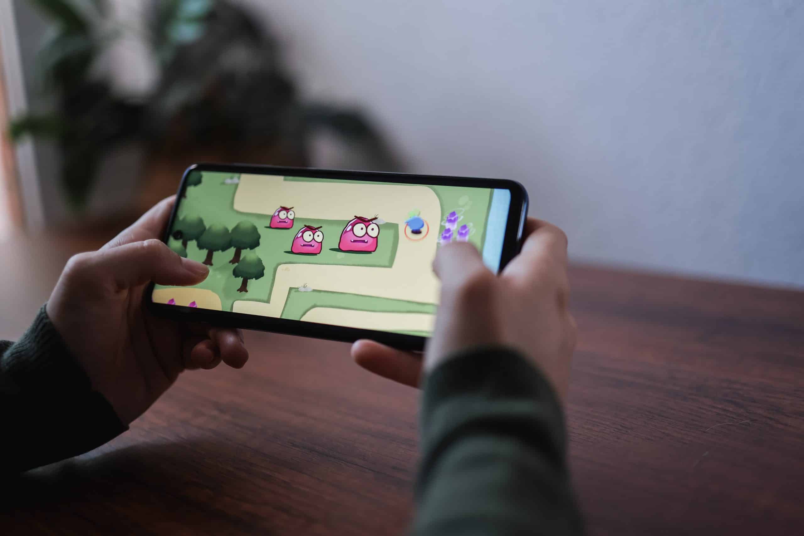 Comment Gamertop aborde-t-il les jeux mobiles par rapport aux jeux PC et console ?